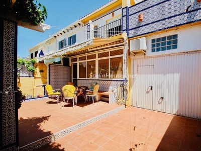 Villa en venta en Punta Prima, Torrevieja