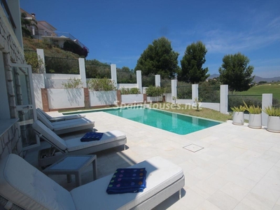 Villa independiente en venta en La Cala Golf - Lagar Martell, Mijas