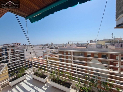 Venta Piso Gandia. Piso de tres habitaciones en republica argentina de la 13. Novena planta con balcón
