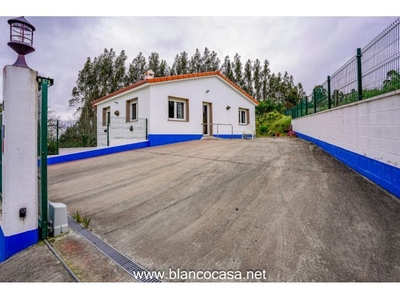 ¡Alquila una casa con terreno en Cabovilaño por solo 250€ al mes!