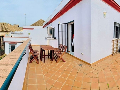 Alquiler de ático en Feria-Alameda de 1 habitación con terraza y muebles