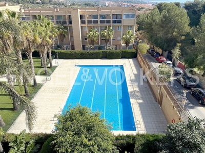 Alquiler de dúplex en calle Enric Granados de 3 habitaciones con terraza y piscina