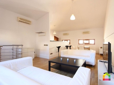 Alquiler de dúplex en Casco Histórico de 2 habitaciones con muebles y aire acondicionado