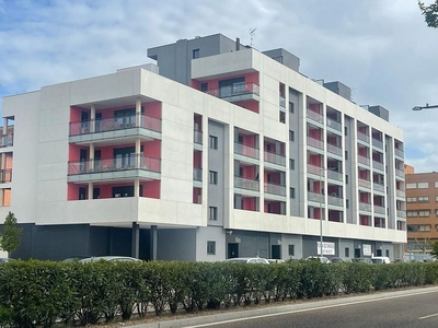 Alquiler de piso en avenida De Burgos de 2 habitaciones con terraza y piscina