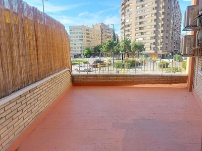 Alquiler de piso en calle Cesario Alierta de 3 habitaciones con terraza y aire acondicionado