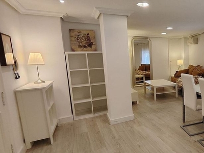Alquiler de piso en Centro - Murcia de 2 habitaciones con muebles y aire acondicionado