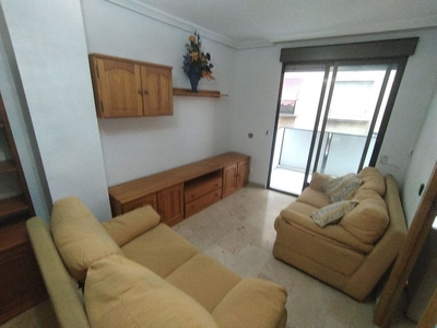 Alquiler de piso en Centro - Murcia de 2 habitaciones con terraza y muebles