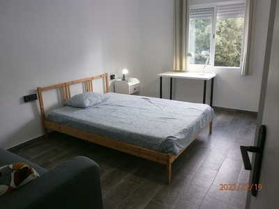 Alquiler de piso en Centro - Murcia de 3 habitaciones con muebles y balcón