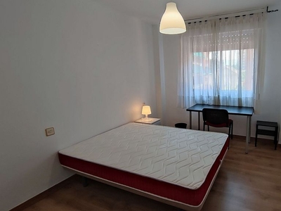 Alquiler de piso en Centro - Murcia de 4 habitaciones con jardín y muebles