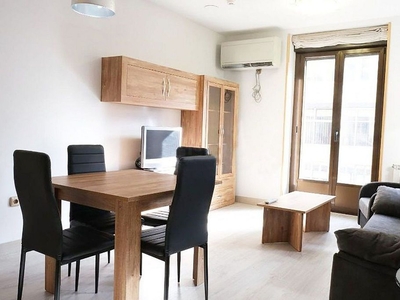 Alquiler de piso en Centro - Salamanca de 1 habitación con muebles y aire acondicionado