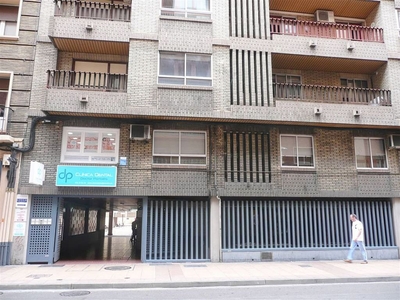 Alquiler de piso en Doctor Cerrada de 3 habitaciones con terraza y garaje