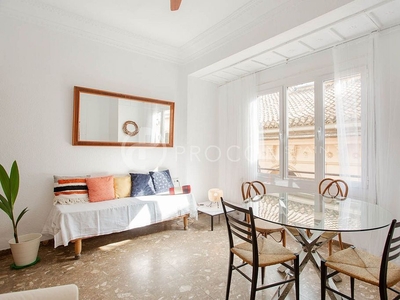 Alquiler de piso en El Mercat de 2 habitaciones con terraza y muebles