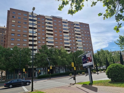 Alquiler de piso en La Bozada – Parque Delicias de 4 habitaciones con terraza y garaje