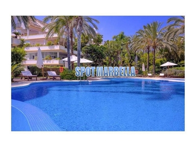 Alquiler de piso en Lomas de Marbella Club - Puente Romano de 2 habitaciones con terraza y piscina