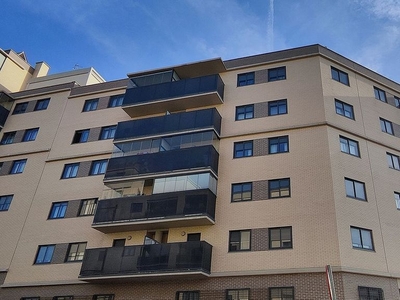 Alquiler de piso en Montecanal - Valdespartera - Arcosur de 3 habitaciones con terraza y garaje