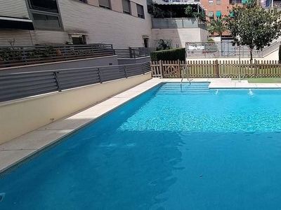 Alquiler de piso en Santa Rosa - Valdeolleros de 3 habitaciones con terraza y piscina