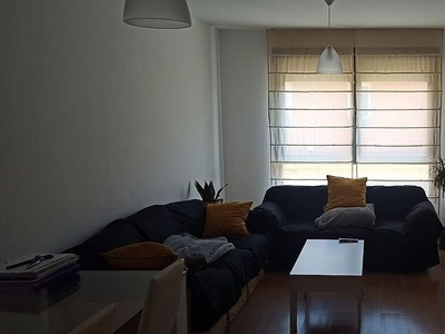 Alquiler de piso en Zona Pinilla de 2 habitaciones con terraza y garaje
