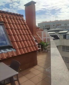 Alquiler Dúplex Vigo. Plaza de aparcamiento con terraza 150 m²