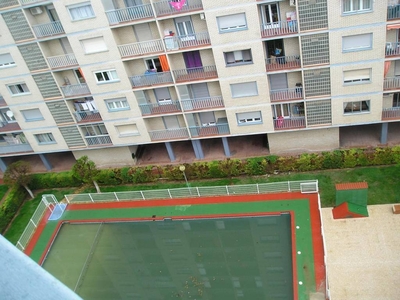 Alquiler Piso Calatayud. Piso de tres habitaciones en Avenida Pascual Marquina. Octava planta con terraza