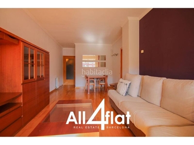 Alquiler piso de 98m2 en sant martí, dispone 1 habitacion doble y 2 habitaciones . 2 baños completos, cocina. amueblado en Barcelona