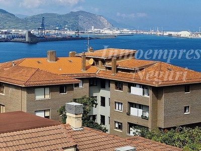 Ático en alquiler en Alango de 2 habitaciones con terraza y garaje