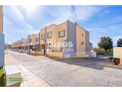 Casa adosada en venta en Calle Arbolanda