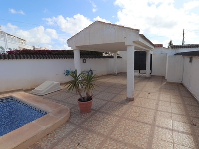 Chalet en venta en La Siesta, Torrevieja, Alicante