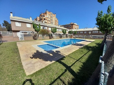 Dúplex en alquiler en avenida De Los Rectores de 4 habitaciones con terraza y piscina