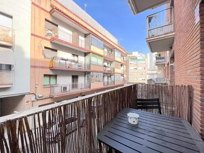 Piso con 3 habitaciones con ascensor, calefacción y aire acondicionado en Sant Boi de Llobregat