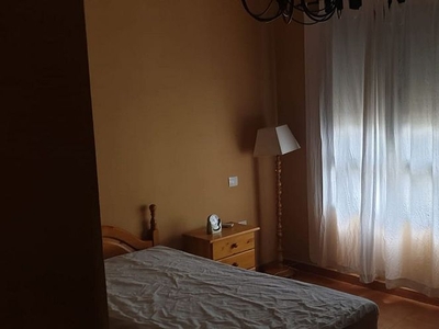 Piso en alquiler en Azucaica - Santa María de Benquerencia de 1 habitación con muebles y aire acondicionado