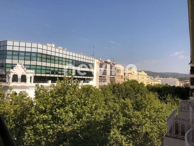 Alquiler de piso en Zona Centro de 3 habitaciones con terraza y muebles