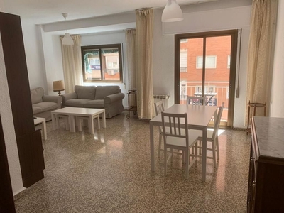 Piso en alquiler en Centro - Granada de 3 habitaciones con terraza y muebles