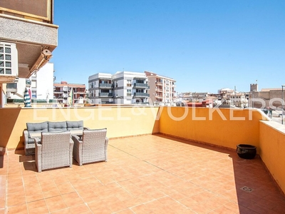 Piso en alquiler en L' Hospitalet de l'Infant de 3 habitaciones con terraza y muebles