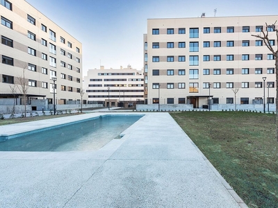 Piso en alquiler en paseo Obregón de 2 habitaciones con terraza y piscina