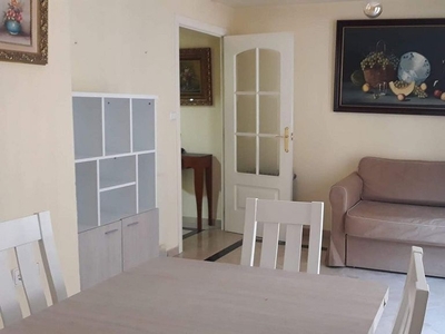 Alquiler de piso en Cervantes de 2 habitaciones con muebles y balcón
