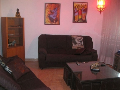 Piso en venta en Melilla de 3 habitaciones con aire acondicionado