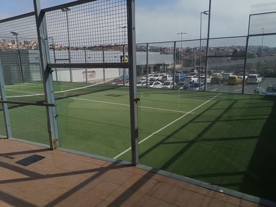 Piso en venta en Melilla de 3 habitaciones con terraza y piscina