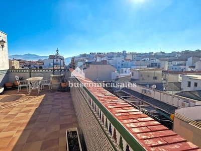 Venta Ático en Calle Maestro Cebrián Jaén. Buen estado con terraza