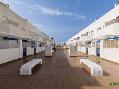 Venta Casa adosada Almería. Plaza de aparcamiento con terraza calefacción individual 125 m²