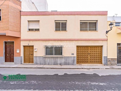 Venta Casa adosada en C. Pablo Iglesias Berja. Plaza de aparcamiento con terraza 172 m²