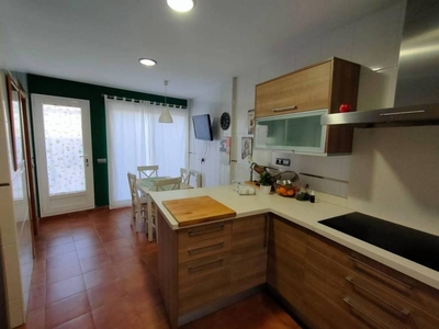 Venta Casa adosada en Avenida LOS PINOS Almería. Buen estado con terraza 410 m²