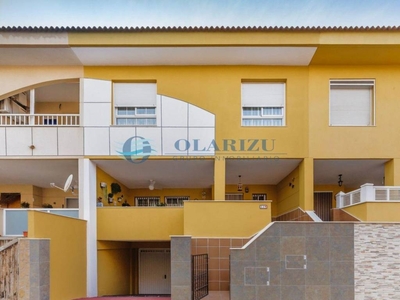 Venta Casa adosada en Calle CANDAS s/n Roquetas de Mar. Buen estado plaza de aparcamiento con balcón 225 m²