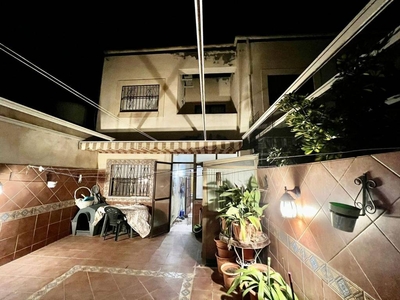 Venta Casa adosada en Calle largo Caballero Almería. Buen estado plaza de aparcamiento con balcón 250 m²