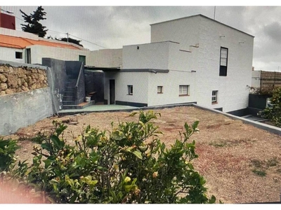 Venta Casa rústica en Calle arico S/N Arico. A reformar 330 m²