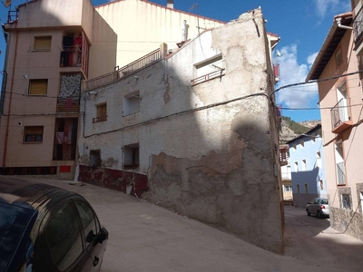 Venta Casa rústica en Calle de Ramón y Cajal 7 Alhama de Aragón. A reformar plaza de aparcamiento 80 m²