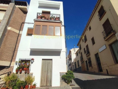 Venta Casa unifamiliar en Calle Cuesta Vélez-Rubio. Buen estado con balcón 147 m²