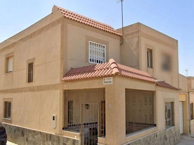 Venta Casa unifamiliar en Chalet pareado en venta en Barrio san Vicente Almería. Buen estado plaza de aparcamiento con balcón 145 m²