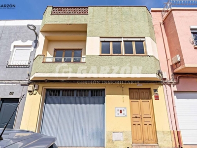 Venta Casa unifamiliar en delicias 61 Almería. Con terraza 225 m²