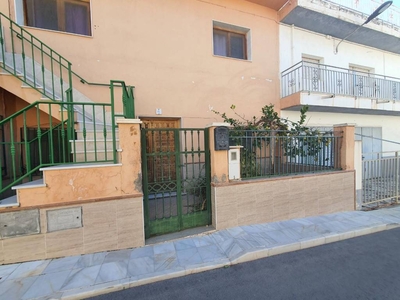 Venta Casa unifamiliar Fines. 105 m²