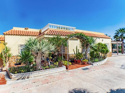 Venta Chalet Almería. Buen estado plaza de aparcamiento con terraza 312 m²